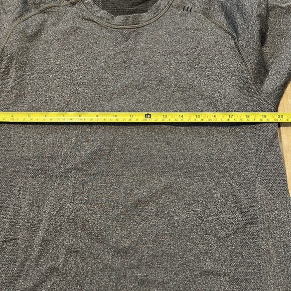 EUC Lululemon Men’s Gray Metal Tech Vent Long Sleeve Shirt - Picture 7 of 9